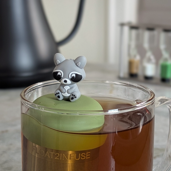 Racoon | Floating Tea Steeper | Green Base | Grey Racoon